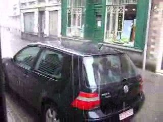 Fameuse averse avec grelons, de l'orage et avec 19 degrés