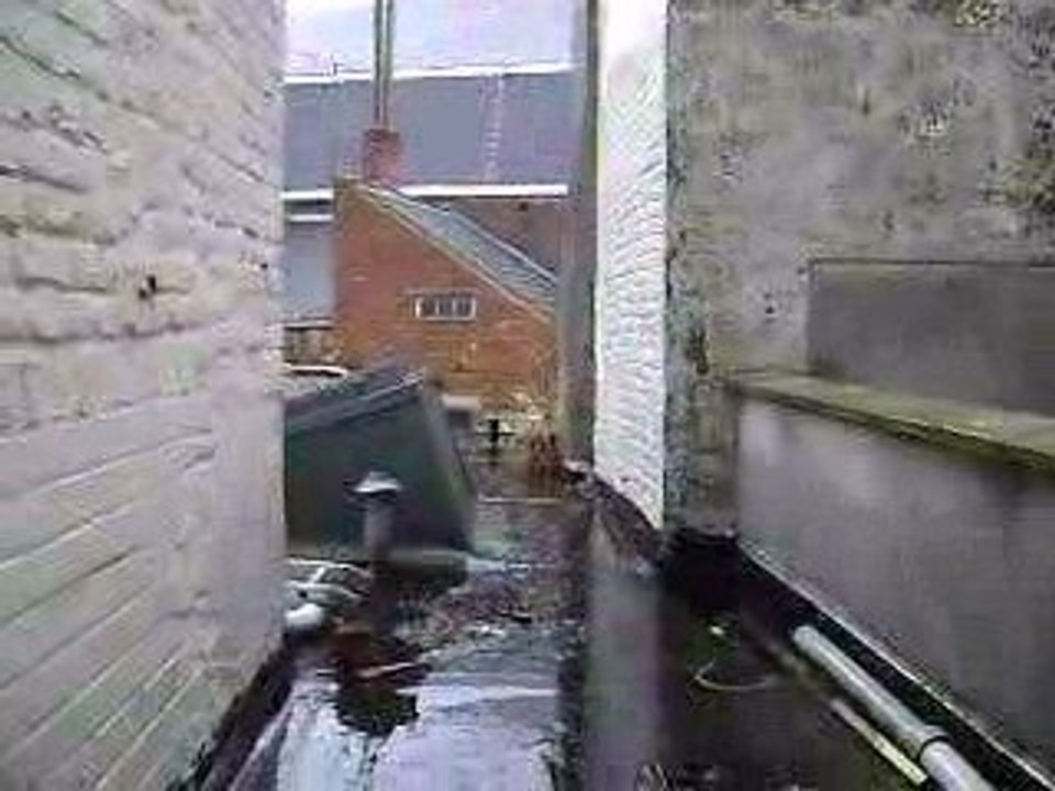 Fameuse averse avec des grelons, de l'orage et avec 19 degré