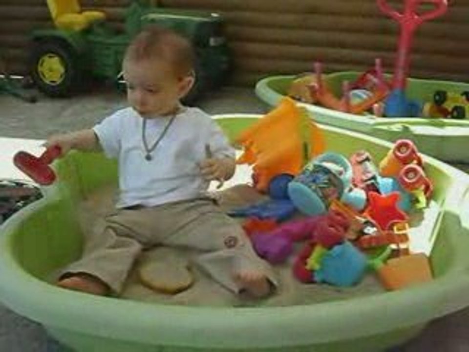 Pitufin dans le bac à sable........