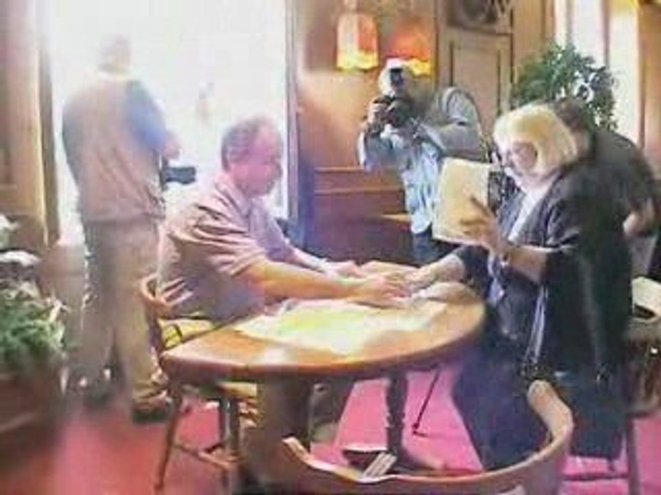 Séance de dédicaces de Jean-François Copé le 13 juin 2009