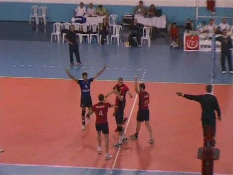 A Milli Erkek Voleybol Milli Takımı, İngiltere'yi 3-1 Yendi