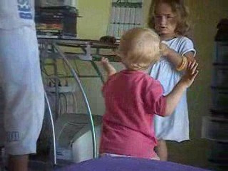 bébé danse à sa facon (val)