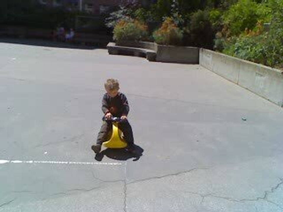 Mattéo fait de la moto