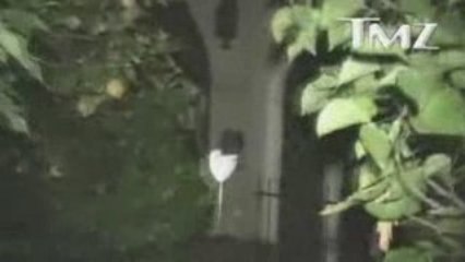 Lindsay banging on Sams door! (2009-06-19)