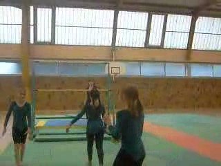 Anaïs,Victoire et Laura aux barres
