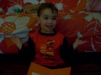 Hakim récite son poème pour la fête des papas