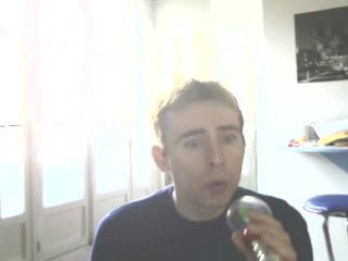 Wiwi égratigne "piano man"