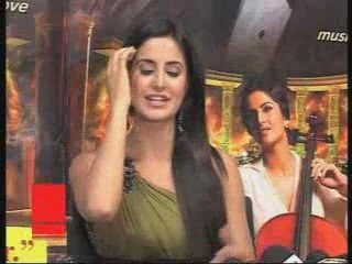 Kat dumps her vanity kit