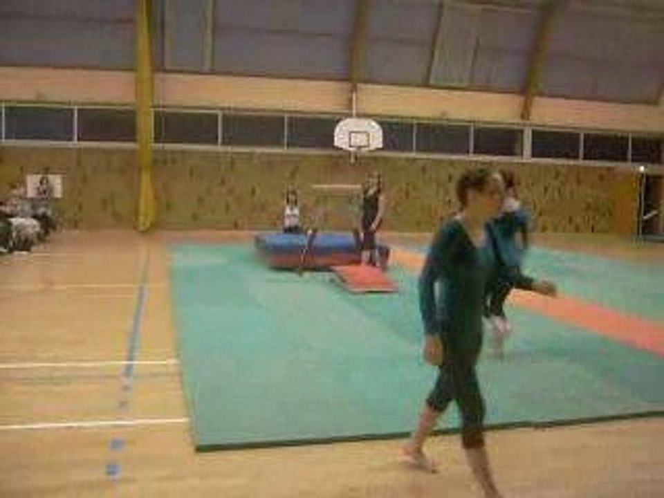 Adélaïde, Coline et Lisa au saut