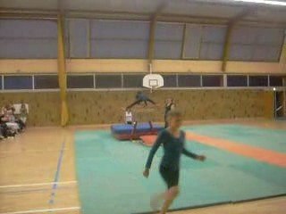 Anaïs,Victoire et Laura au saut